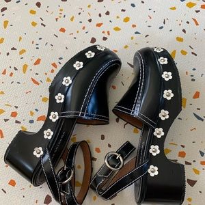 Nicole Saldana lightly worn floral platform clogs size 36